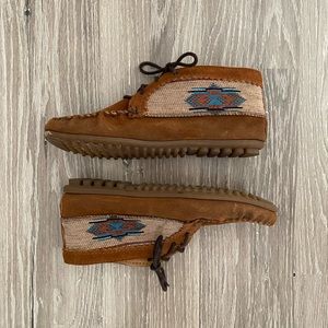 Minnetonka Laced Moccasin